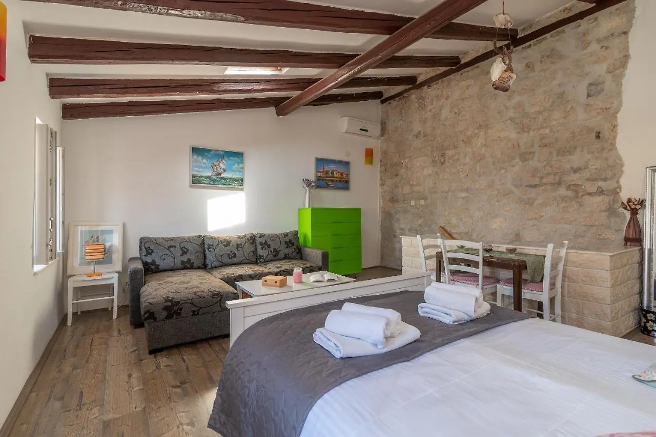 Apartment Ana Traù